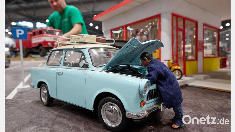 Kleine Erinnerungen: Auf der Hobbymesse in Leipzig ist ein Trabant als Modell zu sehen. Bild: Hendrik Schmidt/dpa