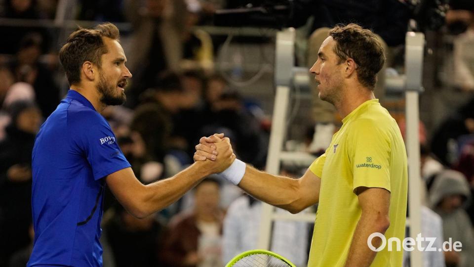 Für Jan-Lennard Struff (r) ist in Peking Schluss. Bild: Ng Han Guan/AP/dpa