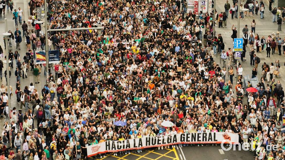 Demonstranten gehen in Madrid gegen hohe Mieten auf die Straße. In Spanien protestierten Zehntausende gegen Wohnungsnot. Bild: Andrea Comas/ZUMA Press Wire/AP/dpa