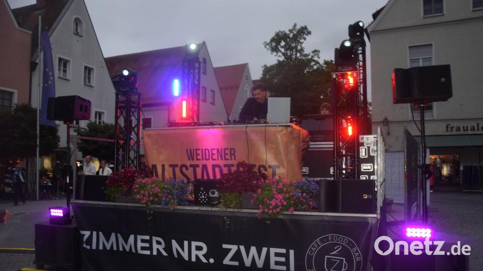 Sechs DJs auf den beiden Bühnen sorgten bis 22 Uhr für beste Stimmung. Bild: Ernst Frischholz