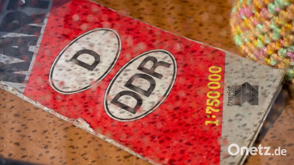 Das ist lange her: Die alte Landkarte ist längst passé. (Archivbild) Bild: Stefan Sauer/dpa