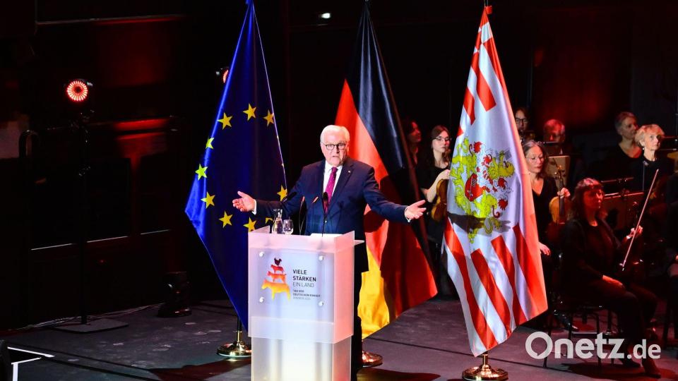 Bundespräsident Frank-Walter Steinmeier spricht beim Festakt zum Tag der Deutschen Einheit Bild: Sina Schuldt/dpa-Pool/dpa