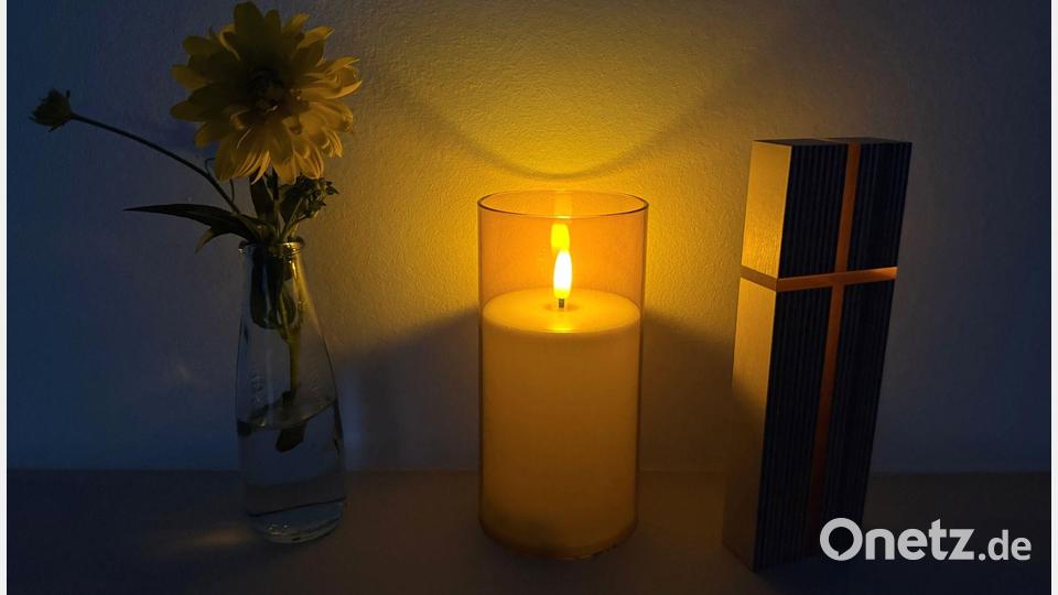 Für viele Menschen ist Tod und Sterben ein Tabu-Thema geworden (Archivbild) Bild: Birgit Reichert/dpa