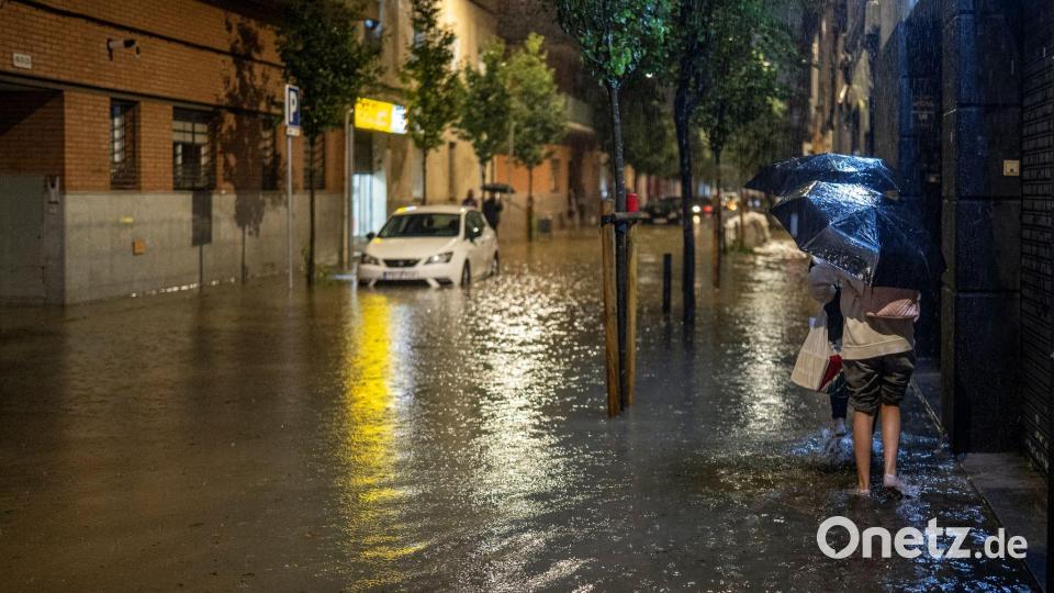 Zahlreiche Straßen im Großraum von Barcelona wie hier in Bellvitge standen unter Wasser. Bild: Lorena Sopêna/EUROPA PRESS/dpa