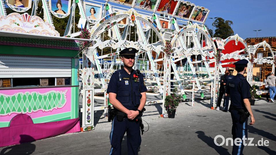 Die Polizei sperrte die Schiffsschaukel ab. Bild: Felix Hörhager/dpa