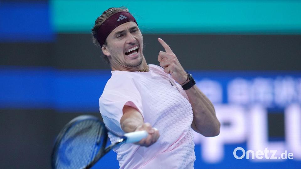 Alexander Zverev verlor in Peking-Viertelfinale gegen Novak Djokovic. Bild: Achmad Ibrahim/AP/dpa