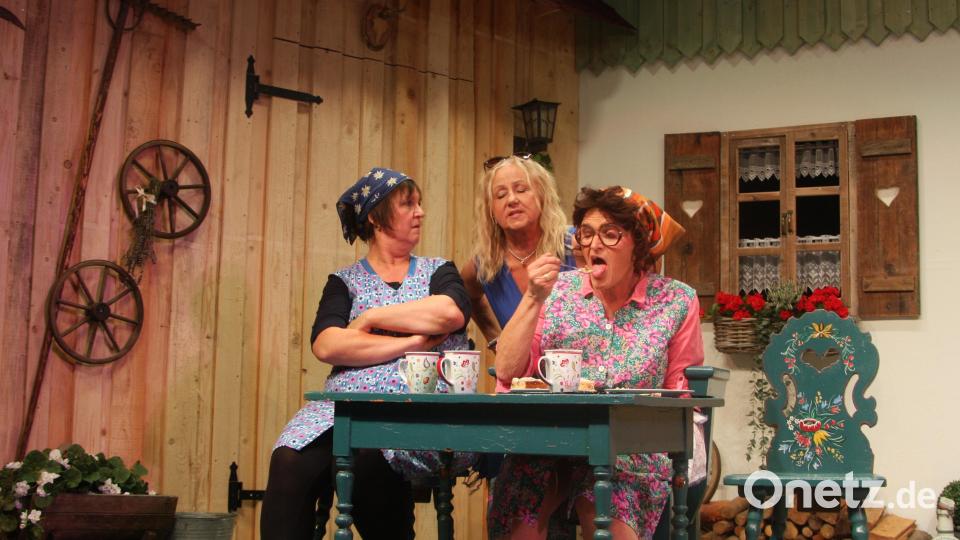 200 Zuschauer verfolgten die Premiere von "Mord im Hühnerstall" der Laienspielgruppe Fuchsmühl. Bild: Werner Robl