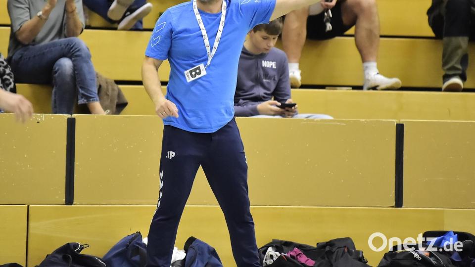 Marc-Jannis Prelle, Trainer HSG Weiden.
HG Amberg - HSG Weiden Bild: Hubert Ziegler