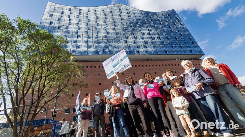 An einer Protestaktion dagegen beteiligten sich rund 20 Menschen. Bild: Markus Scholz/dpa