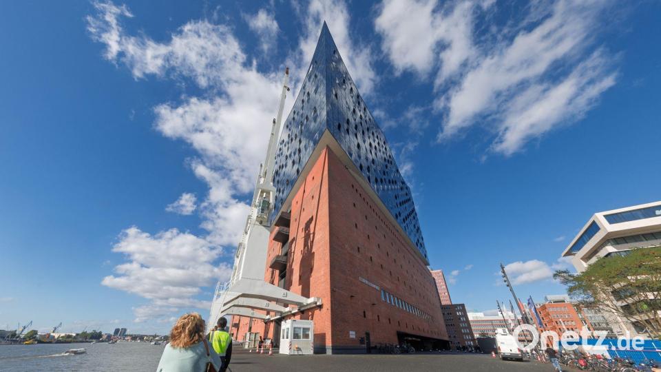 Von Montag an kostet ein Besuch der Elbphilharmonie-Plaza fünf Euro pro Person. Bild: Markus Scholz/dpa