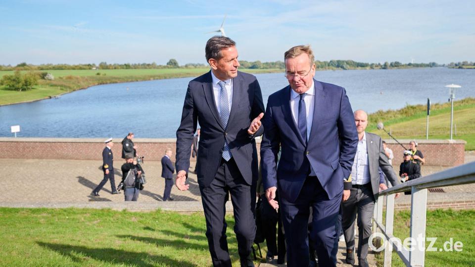 Emden: Lies und Pistorius unterwegs am Deich – neuer Bundeswehr-Marinehafen soll entstehen Bild: Sina Schuldt/dpa
