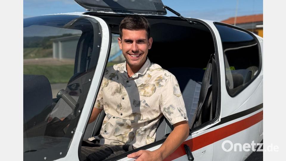 Selbst am Steuer eines Flugzeuges zu sitzen, ist sein großer Traum: Diesen hat sich der 24-jährige Moritz Übler aus Wolfsbach mit zwei Flugscheinen bereits erfüllt. Bild: Christoph Tresch