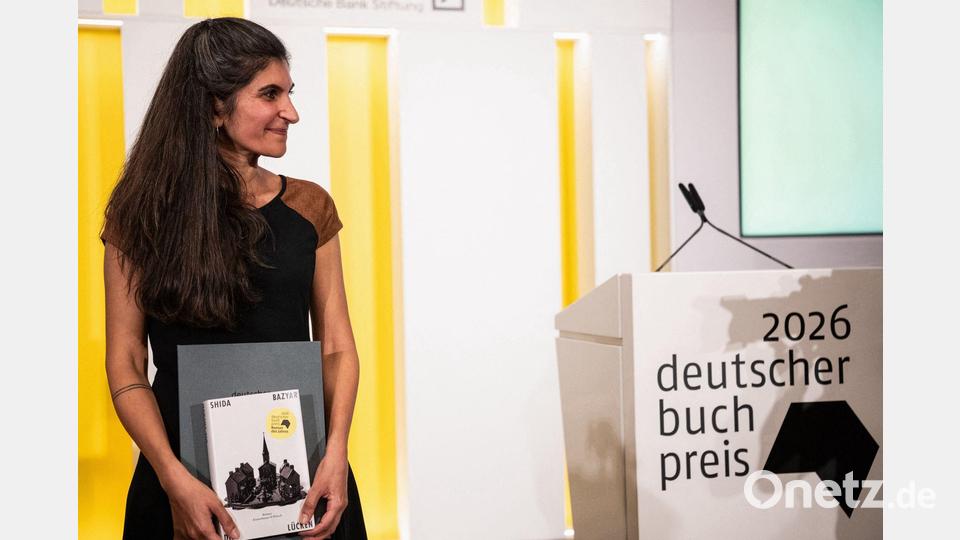 Es gebe im Moment keine Minderheit in Deutschland, die keine große Sorge habe, sagte Bazyar bei der Preisverleihung. Bild: Hannes P. Albert/dpa