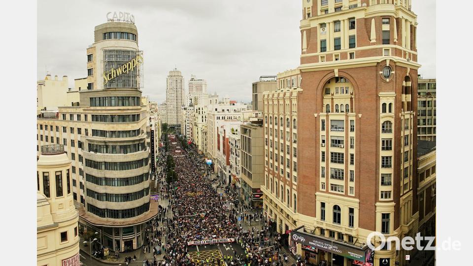Zehntausende haben am Wochenende in Spanien wie hier in der Hauptstadt Madrid gegen die Wohnungsnot demonstriert. (Archivbild) Bild: Bernat Armangue/ZUMA Press Wire/AP/dpa
