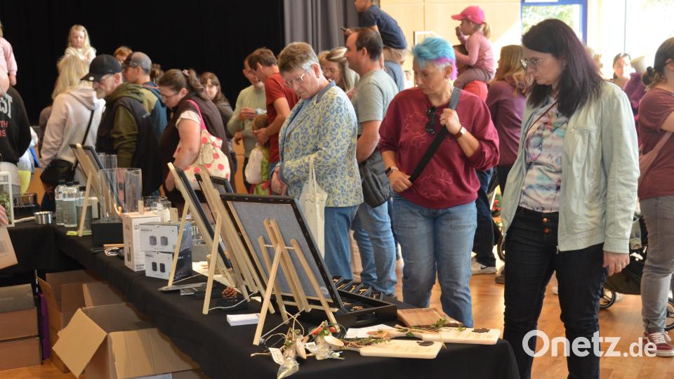 Das Angebot in der Stadthalle an den Ständen war groß. Bild: Elisabeth Dobmayer