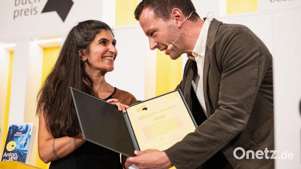 Der Deutsche Buchpreis ist nicht die einzige Auszeichung, die Autorin Shida Bazyar für ihren Roman „Die Lücken“ bekommen hat. Bild: Hannes P. Albert/dpa