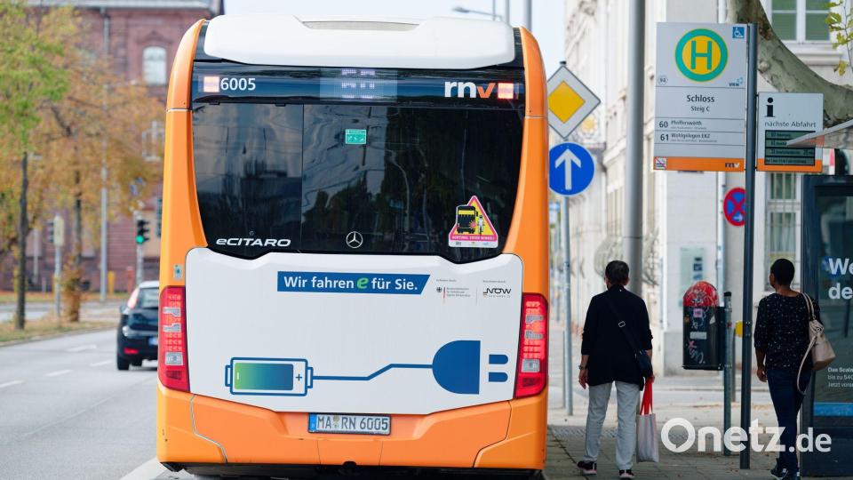 In Mannheim wurde zum Jahreswechsel 60,6 Prozent der Busflotte batterieelektrisch betrieben. (Archivbild) Bild: Uwe Anspach/dpa