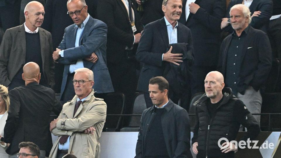 Haben keine Ticketprobleme: Fußballbosse und Politiker. Archivbild: Federico Gambarini/dpa