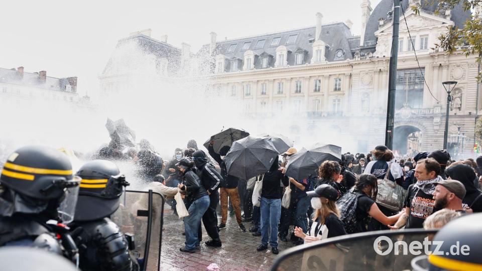 Schulproteste in Frankreich Bild: Jeremias Gonzalez/AP/dpa