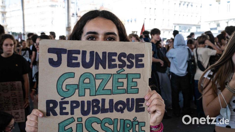 Protestierende Schüler rufen in Frankreich zu einem landesweiten Aktionstag auf. (Archivbild) Bild: Miguel Medina/AFP/dpa
