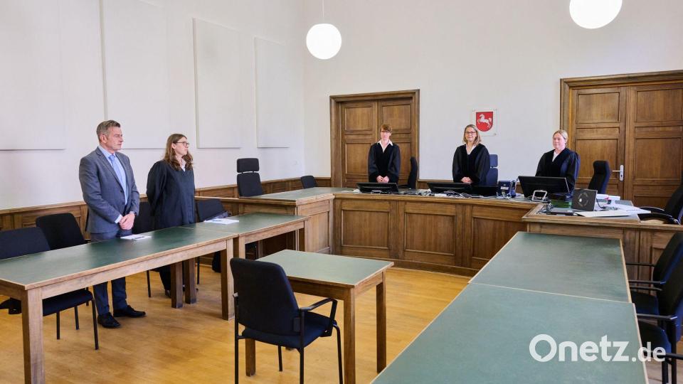 Schon zum Auftakt hatte das Gericht den Hinterbliebenen wenig Hoffnung gemacht. Bild: Julian Stratenschulte/dpa