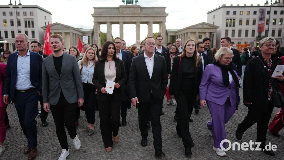 SPD-Fraktion zu spontaner Aktion anlässlich konstituierenden Landtagssitzung Sachsen-Anhalt Bild: Kay Nietfeld/dpa