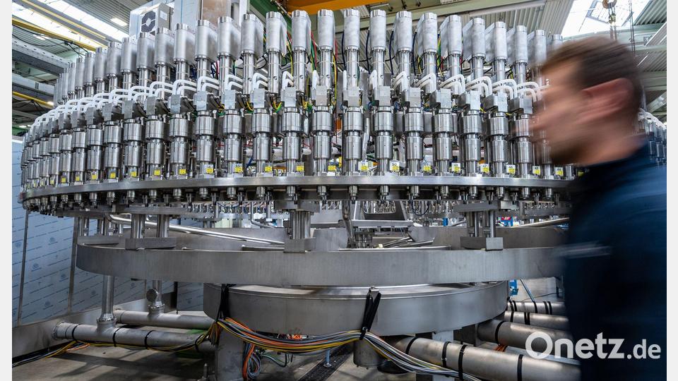 Trotz des Rückgangs bei Großbestellungen bleibt der Ausblick für die Industrie positiv. Bild: Armin Weigel/dpa