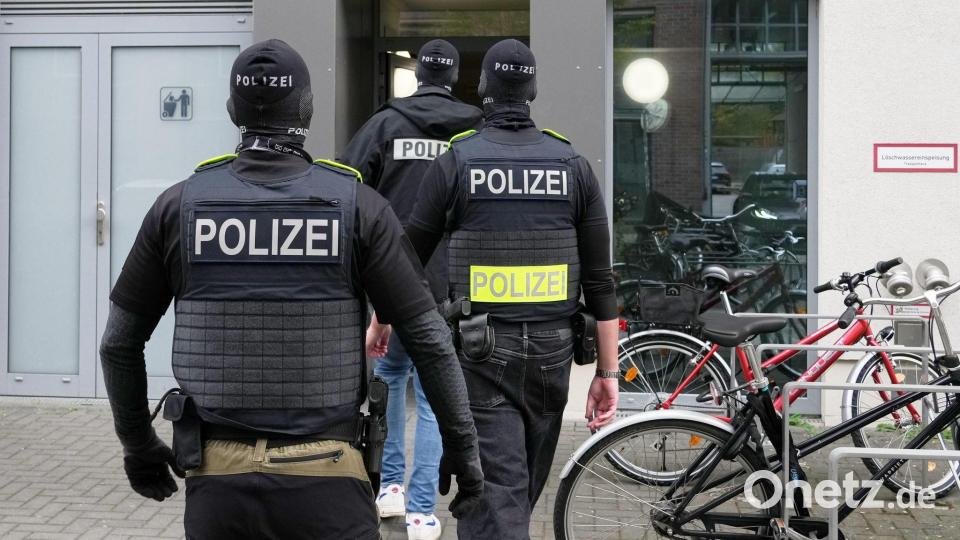 Durchsuchen nach Festnahme von ehemaligem BND-Präsident Hanning Bild: Sven Kaeuler/dpa
