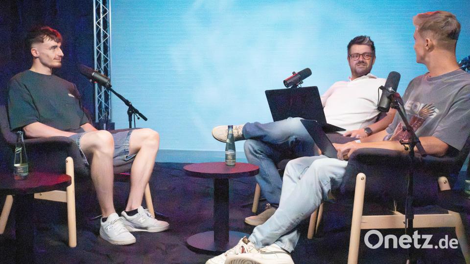 Torhüter Patrik Mühlberger (links) ist zu Gast in der neuen Folge des "Powerplay"-Podcast von Oberpfalz-Medien. Bild: Gabi Schönberger
