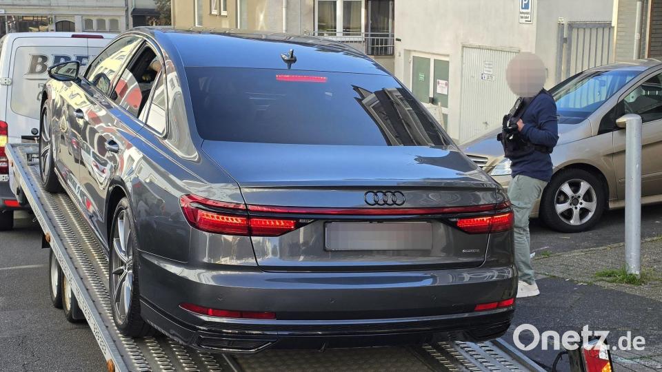 Mit Durchsuchungen ist die Polizei gegen mutmaßliche Goldschmuggler vorgegangen. Bild: Blaulicht-Solingen/dpa