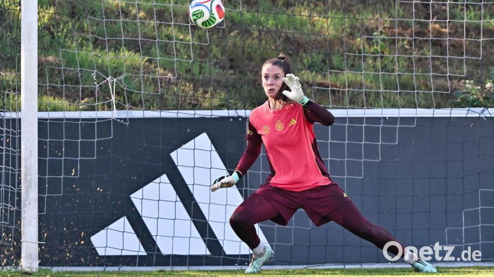 Herausforderin im Tor der DFB-Auswahl: Ena Mahmutovic. Bild: Uwe Anspach/dpa