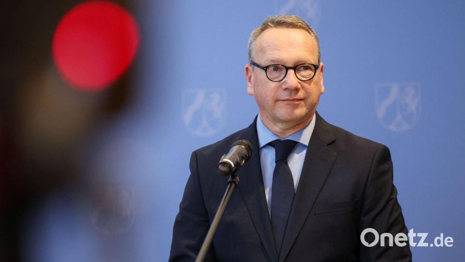 Justizminister Benjamin Limbach hofft auf weitere Erfolge gegen Cybercrime. Bild: Christoph Reichwein/dpa