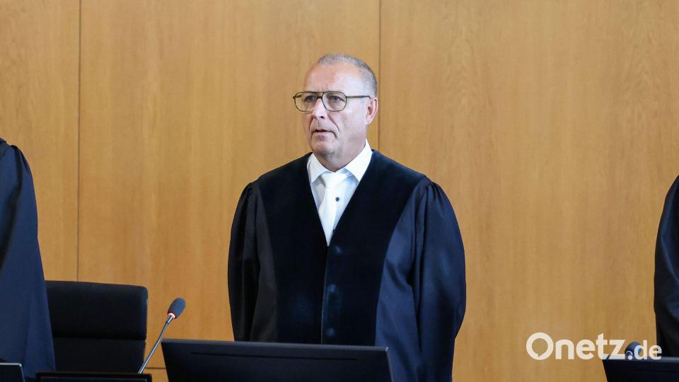 Der Vorsitzende Richter fragte immer wieder beharrlich nach. Bild: Daniel Löb/dpa