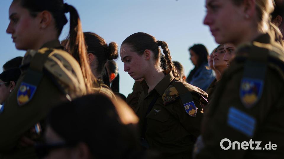 Israel erinnert an das Massaker am 7. Oktober 2023 und gedenkt der Opfer - hier in der Nähe des Kibbuz Nachal Oz im Süden Israels. Bild: Ariel Schalit/AP/dpa