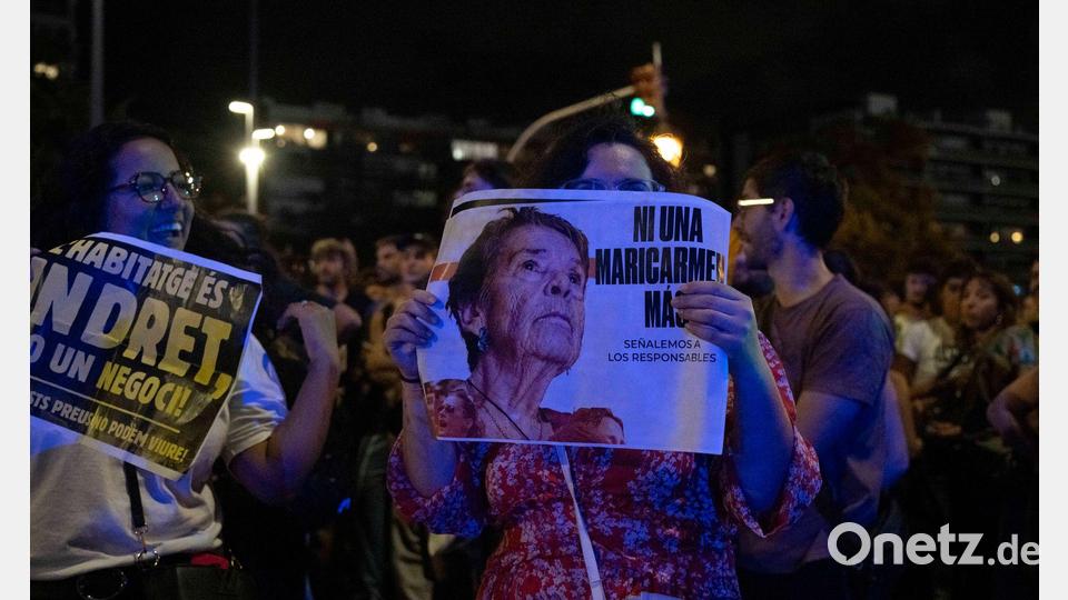 Die Zwangsräumung der 87-jährigen Spanierin Maricarmen Abascal aus der Wohnung, in der sie 70 Jahre gelebt hatte, löste die Massenproteste gegen die Wohnungsnot aus. Nun ist sie in einem Krankenhaus gestorben. (Archivbild) Bild: Matteo Secci/ZUMA Press Wire/dpa