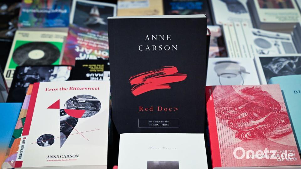 Bücher von Anne Carson im Berliner Kulturkaufhaus Dussmann. Bild: Soeren Stache/dpa