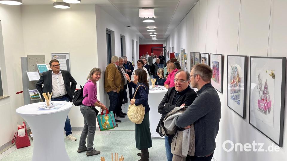 Eine gut besuchte Auftakt-Vernissage in der PIArt-Galerie in Wöllershof. Bild: Renate Neuhierl | medbo KU