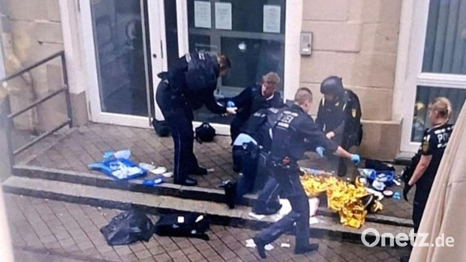Der Mann wurde laut LKA im Innenhof des Rathauses erschossen. Bild: Christian Klemm/dpa