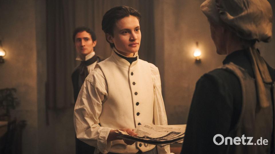Die neue Staffel dreht sich den jungen Unterarzt Overath im frühen 19. Jahrhundert, der eigentlich eine Frau ist. Bild: Stanislav Honzik/ARD Degeto Film/MDR/Ufa Fiction/dpa