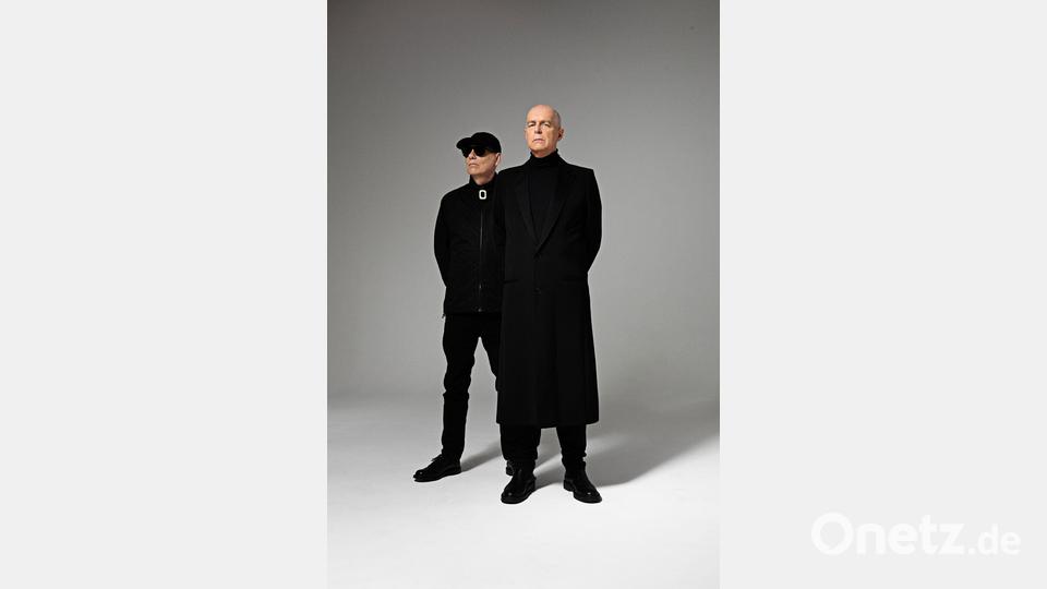 Das aktuelle Band-Foto der Pet Shop Boys. Die Pet Shop Boys veröffentlichen am 9. Oktober das Konzeptalbum „A Man From The Future“, das die Geschichte des Mathematikers Alan Turing erzählt. (Handout) Bild: Eva Pentel/Warner Music/dpa