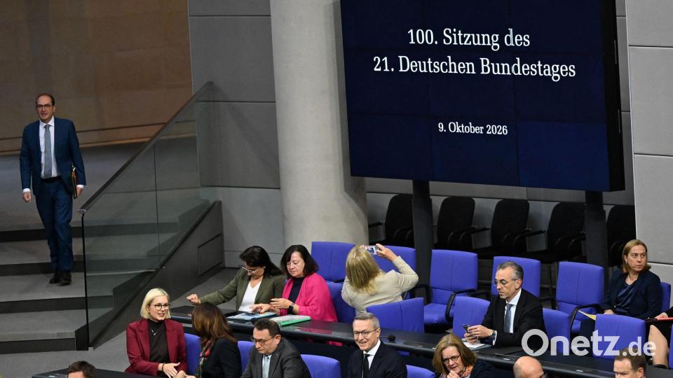 Dobrindt bei 100. Sitzung des 21. Bundestags Bild: Michael Brandt/dpa