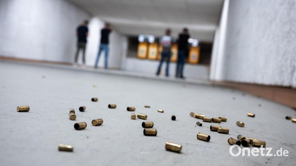 Waffenbesitzer müssen ihr berechtigtes Bedürfnis nachweisen – etwa als Sportschützen. (Symbolbild) Bild: Silas Stein/dpa