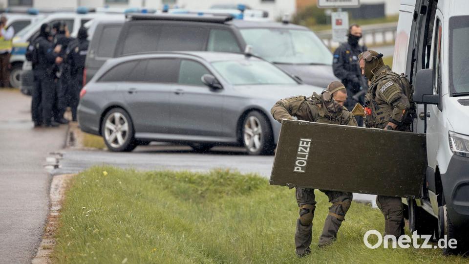 Auch Spezialkräfte waren nach Schüssen in der Oberpfalz im Einsatz. Bild: Tizian Gerbing/dpa