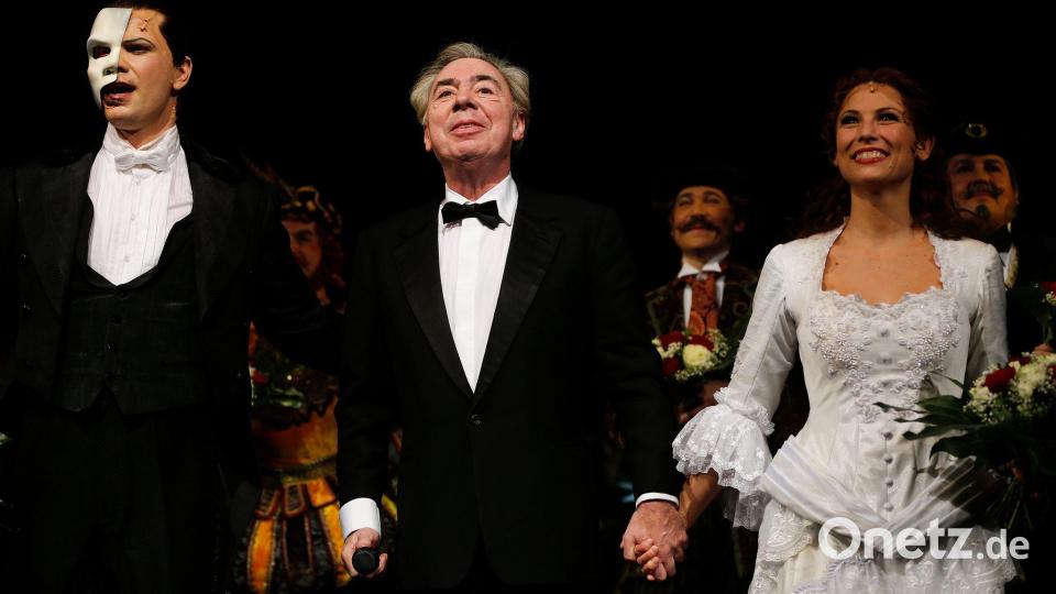 Andrew Lloyd Webber im November 2013 in Hamburg mit den damaligen Hauptdarstellern Mathias Edenborn (das Phantom) und Valerie Link (Christine). (Archivbild) Bild: picture alliance / dpa
