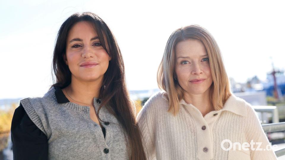 Die Schauspielerinnen Almila Bagriacik (l) und Karoline Schuch bilden das neue Kieler „Tatort“-Duo. (Archivbild) Bild: Christian Charisius/dpa