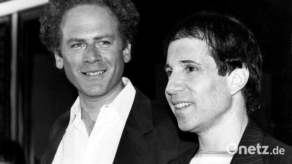 Paul Simon (r) und Art Garfunkel wurden als das Duo Simon &amp; Garfunkel weltberühmt. (Archivbild) Bild: UPI/dpa