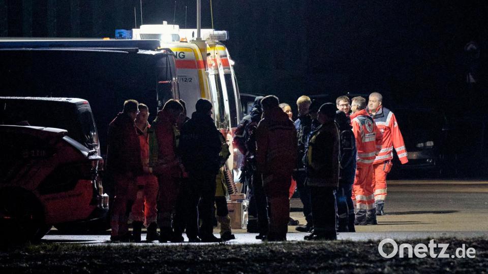 Der Einsatz zog sich bis tief in die Nacht. Bild: Tizian Gerbing/dpa