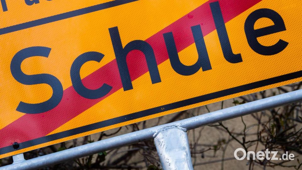 Die Zahl der Schulabgänger ohne Abschluss steigt immer weiter an. (Illustration) Bild: Julian Stratenschulte/dpa