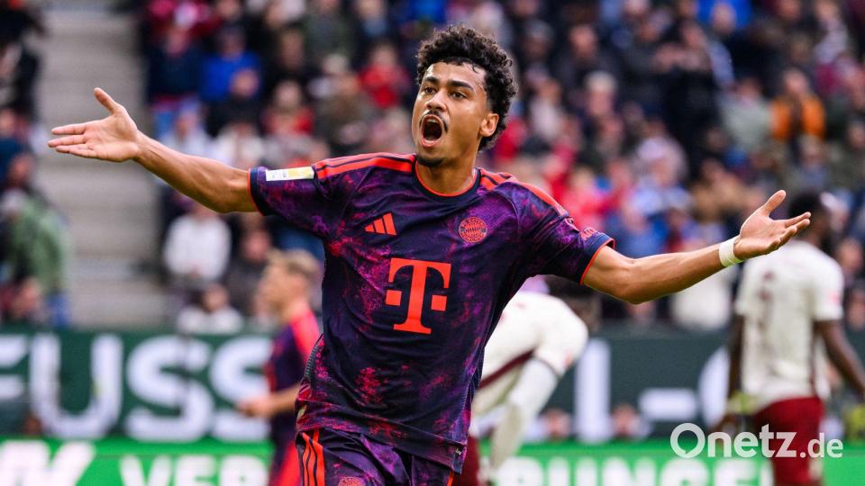 Bayerns Nationalspieler Nathaniel Brown jubelt über das Tor zum 2:2 in Augsburg. Bild: Tom Weller/dpa