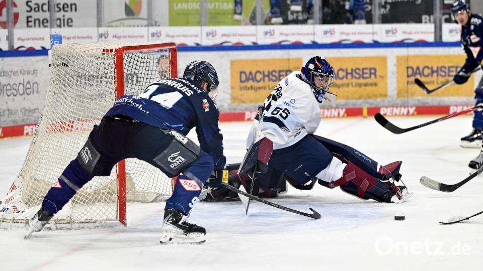Szenen aus der Partie der Blue Devils Weiden und der Dresdner Eislöwen. Die Weidener hatten beim DEL-Absteiger keine Chance und unterlagen klar mit 1:5. Bild: Julia Peter